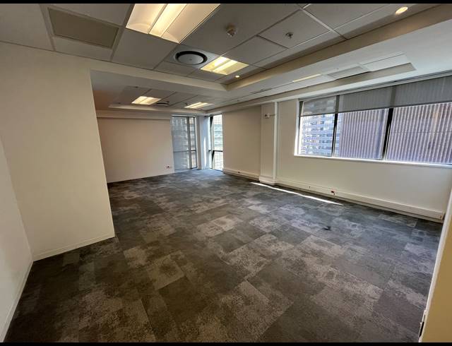 2,051M² OFFICE TO LET IN FORESHORE